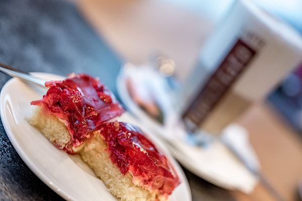Himbeertorte mit Latte Macchiatto